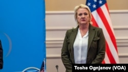 „Можам да ви ветам дека има и други лица чии случаи се процесуираат во Вашингтон. Не сакам да шпекулирам кога тие ќе бидат објавени, но ви ветувам дека ова не беше последното име.“, изјави Анџела Агелер, амбасадорка на САД во Скопје. 