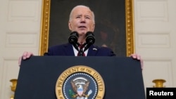 Presiden AS Joe Biden berbicara setelah menandatangani undang-undang yang memberikan bantuan perang miliaran dolar di Gedung Putih, Rabu 24 April 2024.
