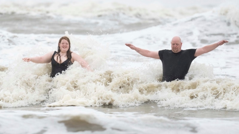 Tropical Storm Alberto forms over Gulf of Mexico, bringing floods