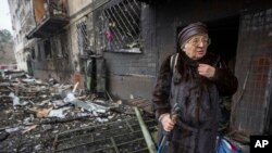 Украина известува за повредени, штети од паѓање на остатоци
