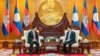 នាយករដ្ឋមន្ត្រី​កម្ពុជាលោក ហ៊ុន ម៉ាណែត និងប្រធានាធិបតីឡាវ​លោក Thongloun Sisoulith ជួបពិភាក្សាគ្នានៅរដ្ឋធានីវៀងចន្ទន៍ ប្រទេសឡាវ កាលពី​ថ្ងៃអង្គារ ទី២៦ ខែមីនា ឆ្នាំ២០២៤។ (Facbeook / Samdech Thipadei Hun Manet, Prime Minister of Cambodia)