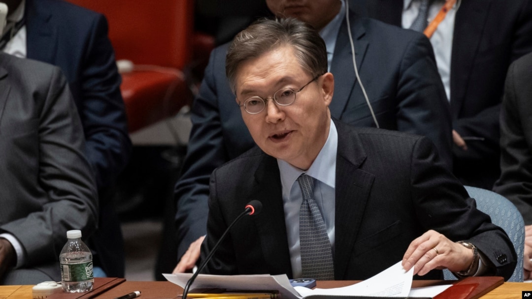 Duta Besar Korea Selatan untuk PBB Hwang Joon-kook berbicara dalam rapat Dewan Keamanan di markas PBB di New York, pada 23 Januari 2024. (Foto: AP/Yuki Iwamura)