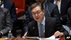 资料照片：2024年1月23日，韩国驻联合国大使黄浚局在联合国总部举行的安理会会议上发表讲话。(美联社照片)
