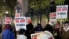 Columbia University Urungkan Tenggat Bongkar Kamp Protes Pro-Palestina