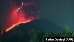 Gunung Ibu di Provinsi Maluku Utara. (Foto: Badan Geologi Indonesia/AFP)