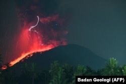 Gunung Ibu di Provinsi Maluku Utara. (Foto: Badan Geologi Indonesia/AFP)