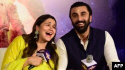 Bollywood actors Alia Bhatt (L) and Ranbir Kapoor gesture during the promotion of their Hindi film "Brahmastra: Part One — Shiva" in Ahmedabad on September 15, 2022. 