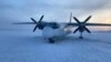 Pesawat penumpang Antonov-24 milik Polar Airlines mendarat di sungai Kolyma dekat bandara di Zyryanka di wilayah Yakutia, Rusia, 28 Desember 2023. (Kantor/Handout Kejaksaan Transportasi Siberia Timur Rusia via REUTERS)