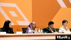 কাতার ন্যাশনাল কনভেনশন সেন্টারে অনুষ্ঠিত জাতিসংঘের ৫ম এলডিসি সম্মেলনে ‘ইনভেস্টমেন্ট ইন রিসার্চ এন্ড ডেভেলপমেন্ট ইন এলডিসিস ফর স্মার্ট এন্ড ইনোভেটিভ সোসাইটিস’ শীর্ষক অনুষ্ঠানে প্রধানমন্ত্রী শেখ হাসিনা। সঙ্গে রয়েছেন পররাষ্ট্রমন্ত্রী আবদুল মোমেন। ৬ মার্চ, ২০২৩। 