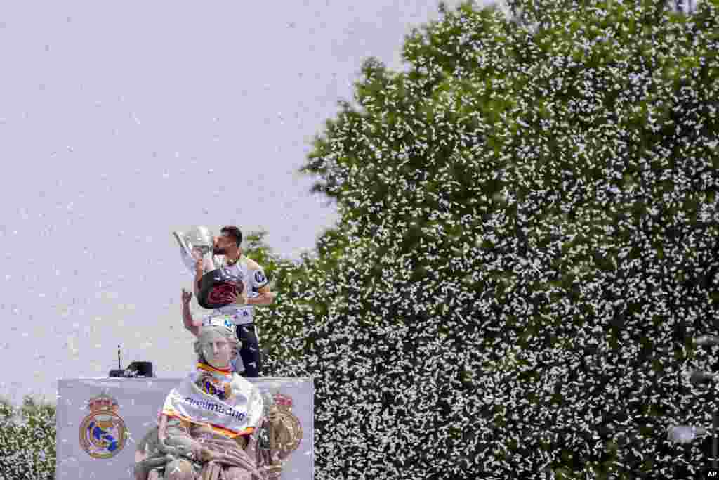 Real Madrid&#39;s Nacho Fernandez holds their 36th Liga trophy during celebrations at the Cibeles Square a week after clinching Spanish La Liga soccer title in Madrid, Spain.