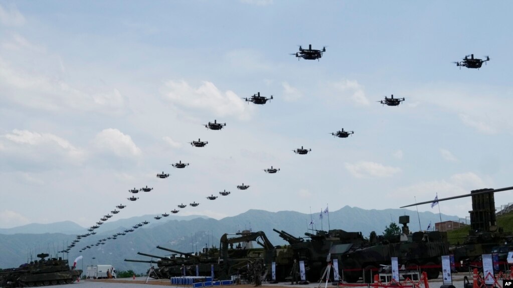 美国和韩国军队在韩国抱川举行联合军演。图为韩国军用无人机升空。（2023年5月25日）(photo:VOA)