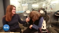Une startup de Boston développe un robot pour les personnes sourdes-aveugles