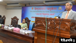 ঢাকায় বিচার প্রশাসন প্রশিক্ষণ ইনস্টিটিউটে সিনিয়র সহকারী জজ এবং সমপর্যায়ের বিচার বিভাগীয় কর্মকর্তাদের জন্য আয়োজিত রিফ্রেসার কোর্স-এর উদ্বোধনী অনুষ্ঠানে, বাংলাদেশের আইন, বিচার ও সংসদ বিষয়ক মন্ত্রী আনিসুল হক। ৬ মে, ২০২৩।