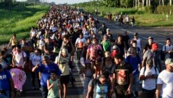 Un grupo de 2.000 migrantes avanza en caravana por el sur de México rumbo a Estados Unidos