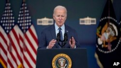 El presidente Joe Biden habla el 16 de febrero de 2023 en Washington sobre el globo de vigilancia chino y otros objetos no identificados derribados por el ejército estadounidense 