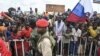니제르서 ‘민주 정부 지지’ 프랑스 반대 시위…마크롱 “대사관 계속 유지”