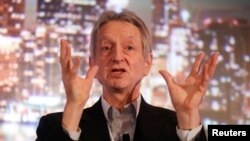 Artificial intelligence pioneer Geoffrey Hinton speaks at the Thomson Reuters Financial and Risk Summit in Toronto, December 4, 2017. (REUTERS/Mark Blinch)