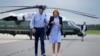 Presiden Joe Biden dan ibu negara Jill Biden berjalan untuk menaiki pesawat kepresidenan Air Force One, di bandara Gainesville, Florida, 2 September lalu.