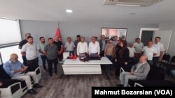 Bağlar ilçe binasında eski milletvekillerinden İlhan Cihaner ile birlikte basın toplantısı düzenleyen Recep Yavuz, 27 Eylül’de yapılması planlanan ilçe kongresinin il yönetimi tarafından iptal edildiğini söyledi.