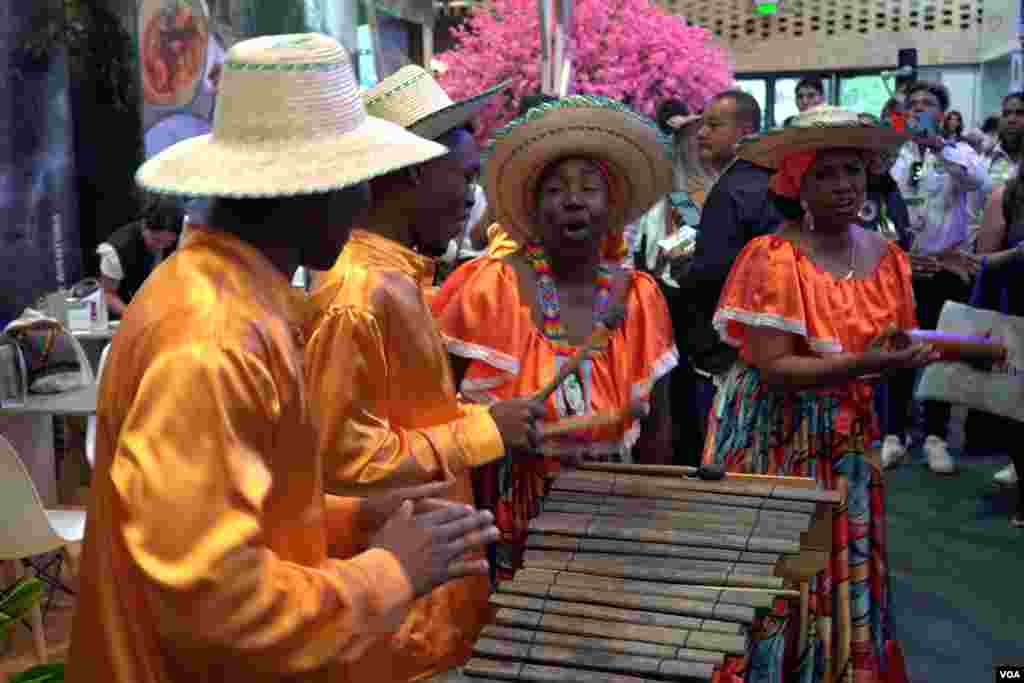 A ritmo de marimba y timba, músicos del Chocó promocionan la cultura de este departamento en la feria de turismo de Anato.