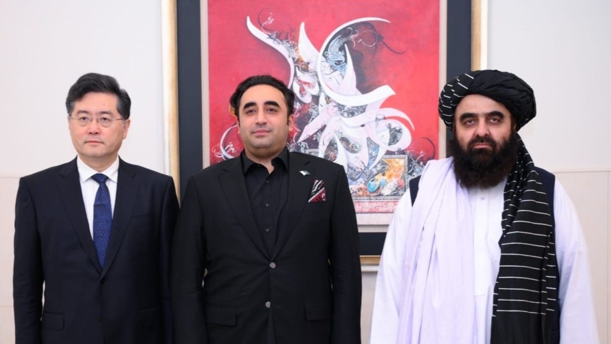 中国外长要求巴基斯坦克服政治不稳定