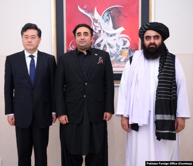 FILE - Chinese Foreign Minister Qin Gang, left, Pakistani Foreign Minister Bilawal Bhutto Zardari, center, and Afghan Taliban Foreign Minister Amir Khan Muttaqi before opening trilateral talks in Islamabad, May 6, 2023 (Photo courtesy of Pakistan Foreign Office)