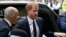 Pangeran Harry tiba di Pengadilan Tinggi di London, pada 6 Juni 2023. (Foto: AP/Frank Augstein)