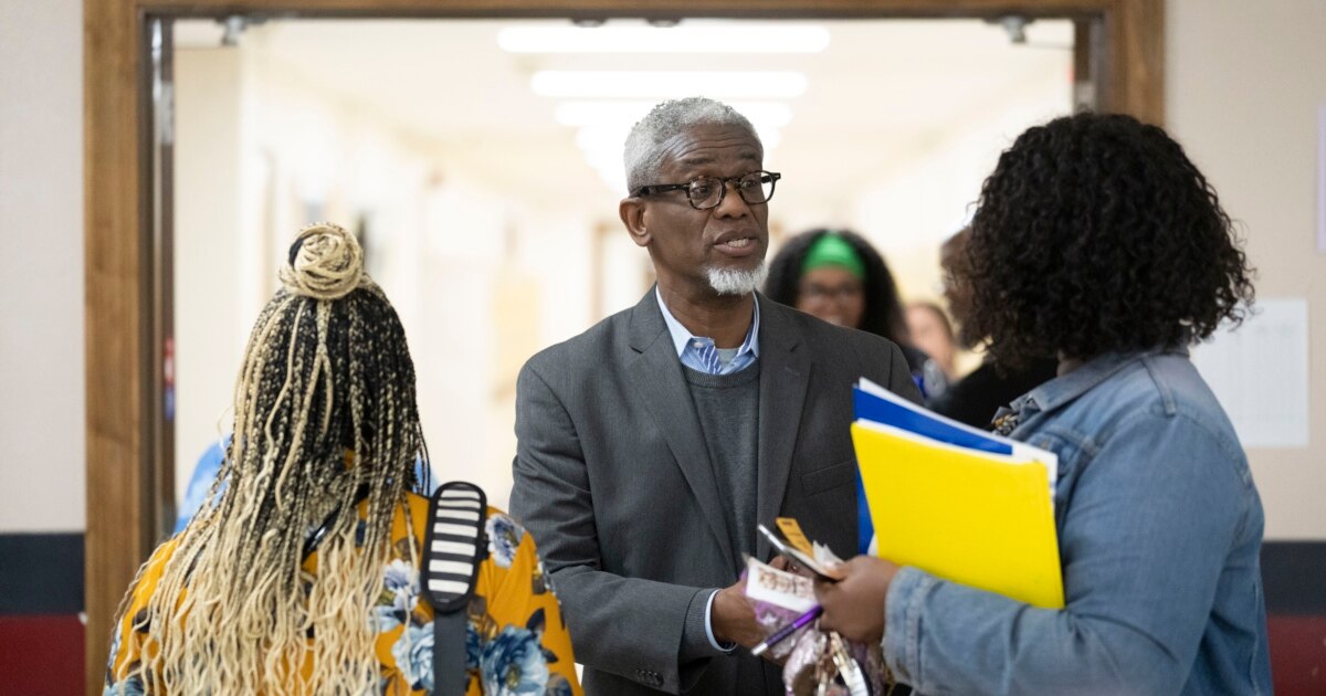 US States Try to Increase Teacher Pay