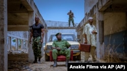 Sebuah adegan dari film Black Book. Film thriller aksi asal Nigeria yang menceritakan kisah mencekam tentang korupsi dan kebrutalan polisi di negara terpadat di Afrika ini mencapai rekor tertinggi di tangga lagu Netflix secara global. (Anakle Film via AP)