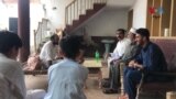 په پاکستان کې سرکاري ملازمینو حکومتی 35% اضافه رد کړې او وايي، ګرانی 200% زیاته شوې خو حکومت د ګرانۍ په حساب تنخا نه ده زیاته کړې.
