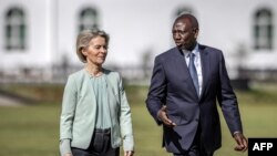 Rais Ruto akiwa na Rais wa Tume ya Ulaya Ursula von der Leyen huko Nairobi Desemba 18, 2023. Picha na LUIS TATO / AFP