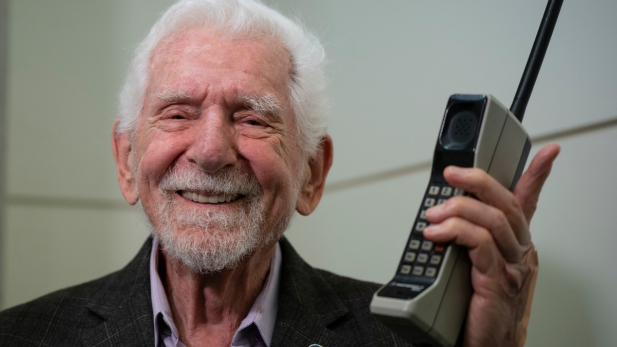 Cellphone Celebrates 50 Years in Existence thumbnail