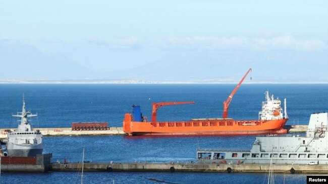 Грузовое судно LADY R в порту Саймонс-Тауна. 7 декабря 2022 г.