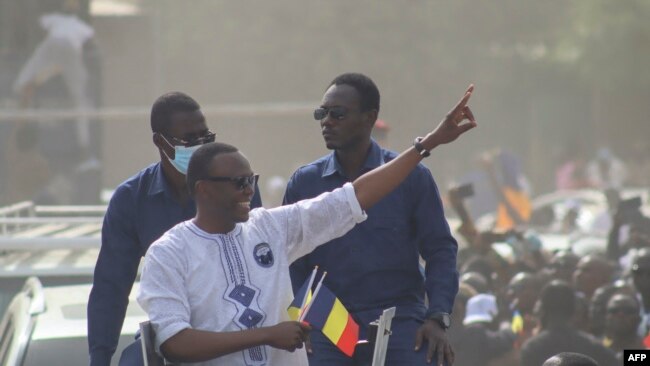 FILE - Success Masra gestures as he arrives for a meeting of the Chadian political party of the Chadian political party The Transformers, in NDjamena on March 10, 2024.