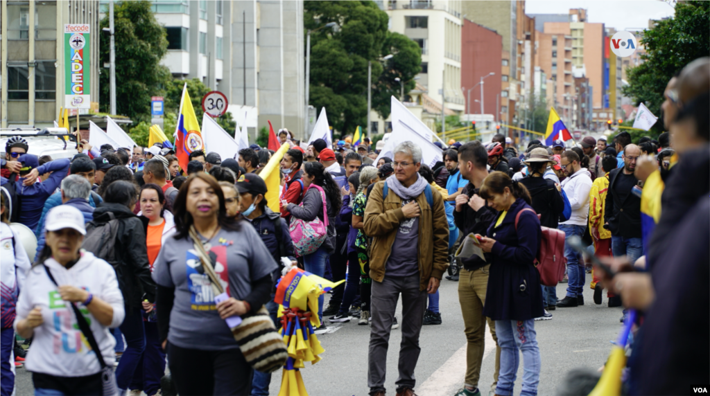 Esta marcha ocurre en un contexto clave, que pasa por los esfuerzos del Congreso para archivar el proyecto de ley de salud.