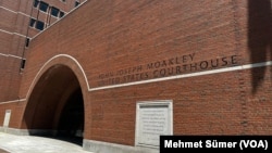Timur Cihantimur ve kendisini ABD’ye kaçıran annesi Eylem Tok, Boston’daki John Joseph Moekley Mahkemesi’nde hakim karşısına çıktı