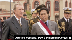 ARCHIVO - David Waisman (Izq) fue vicepresidente y ministro de Defensa del expresidente de Perú, Alejandro Toledo, (Der) en los primeros meses del gobierno.