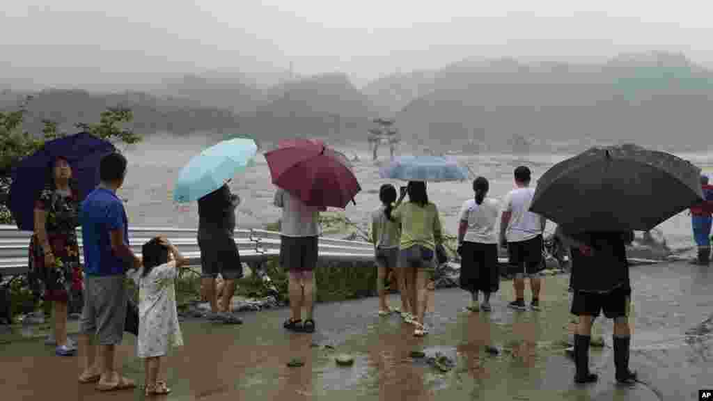 APTOPIX China Flooding