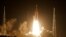 El cohete lunar de próxima generación de la NASA, el Space Launch System (SLS) con la cápsula de tripulación Orión, despega del complejo de lanzamiento 39-B en la misión no tripulada Artemis I a la luna en Cabo Cañaveral, Florida, EEUU, el 16 de noviembre de 2022.