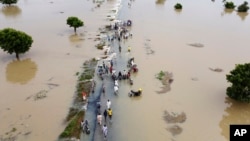 Les inondations – ici au Nigeria – et les sécheresses, qui représentent 75% des catastrophes climatiques, vont se multiplier encore.