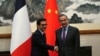 왕이 중국 외교부장(오른쪽)과 스테판 세주르네 프랑스 외무장관이 1일 베이징에서 회담했다.
