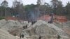 Archivo - La Policía Nacional camina en una operación de minería de oro ilegal donde trabajan para destruir maquinaria como parte de la "Operación Guamuez III" de las Fuerzas Armadas en Magui Payan, Colombia, el martes 20 de abril de 2021.