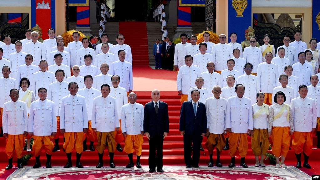 រូបឯកសារ៖ ព្រះមហាក្សត្រព្រះបាទ នរោត្តម សីហមុនី និងសមាជិករដ្ឋាភិបាល ចូលរួមសម័យប្រជុំរដ្ឋសភាលើកទី ១ សម្រាប់នីតិកាលទី ៧ នៅរដ្ឋសភា រាជធានីភ្នំពេញ កាលពីថ្ងៃទី ២១ ខែសីហា ឆ្នាំ ២០២៣។