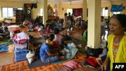 ပဲခူးမြို့အတွင်းက ဘုန်းကြီးကျောင်းတကျောင်းမှာ ခိုလှုံနေတဲ့ ရေဘေးဒုက္ခသည်များ (အောက်တိုဘာ ၁၀၊ ၂၀၂၃)