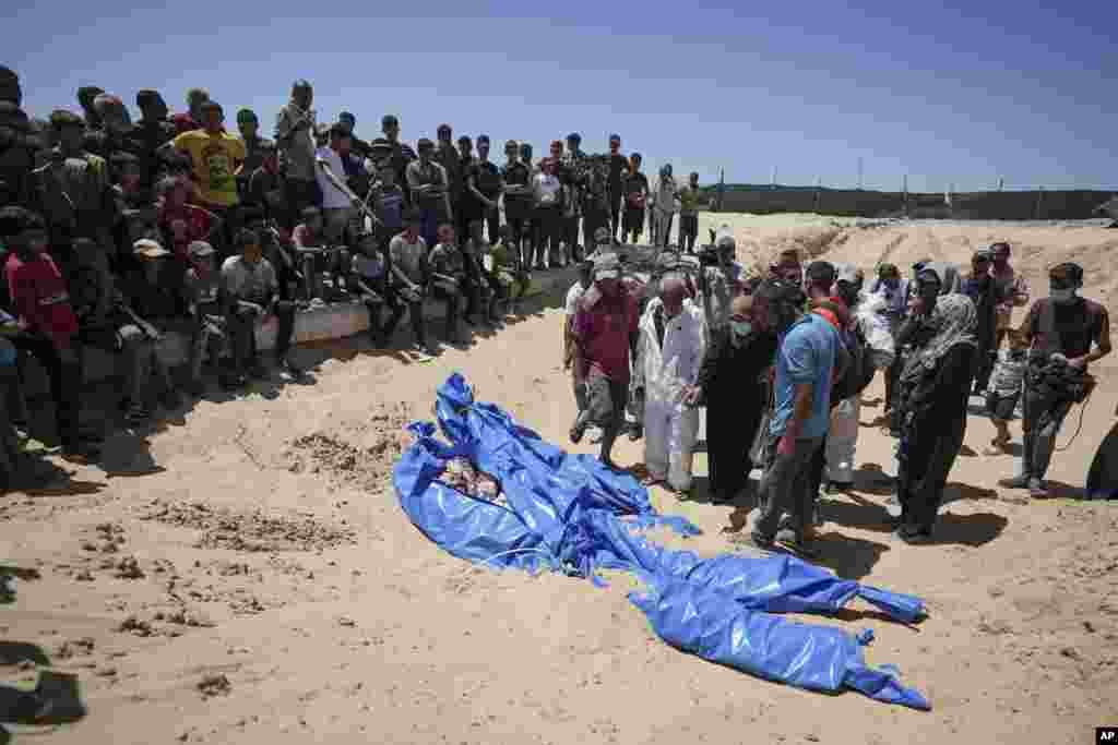 Workers bury bodies returned by Israel in a cemetery in Khan Younis, Gaza Strip.&nbsp;A Palestinian official says Israel has returned more than 80 bodies to the Gaza Strip. The identities of the deceased and the cause of death were not immediately known.&nbsp;