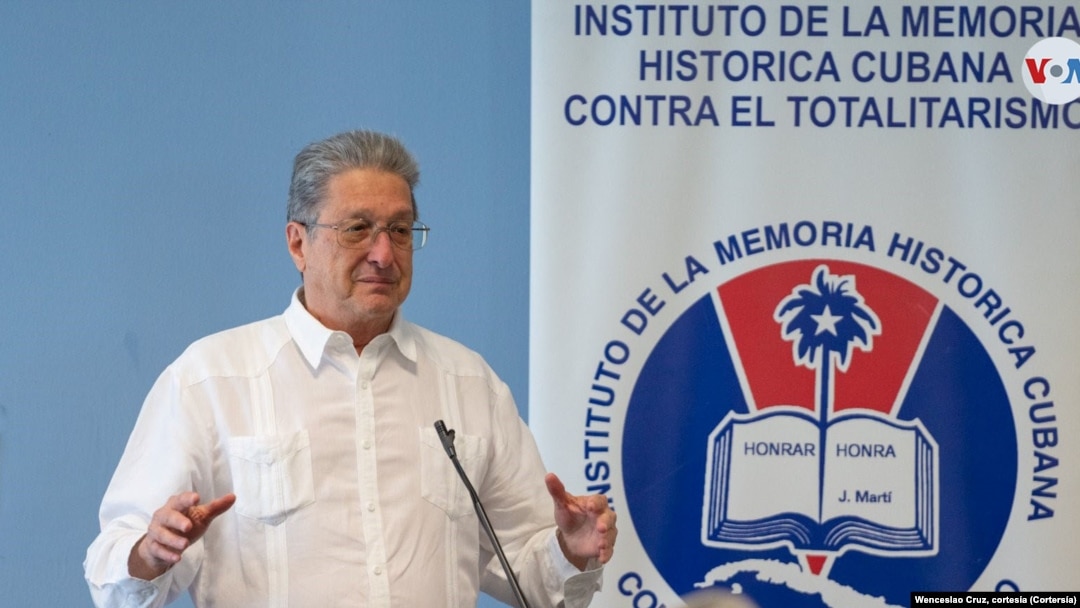 Pedro Corzo, director fundador del Instituto de la Memoria Histórica Cubana contra el Totalitarismo (IMHCCT), en un evento realizado en Miami, EEUU, el 10 de julio de 2022. [Foto: Wenceslao Cruz, cortesía]