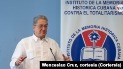 Pedro Corzo, director fundador del Instituto de la Memoria Histórica Cubana contra el Totalitarismo (IMHCCT), en un evento realizado en Miami, EEUU, el 10 de julio de 2022. [Foto: Wenceslao Cruz, cortesía]