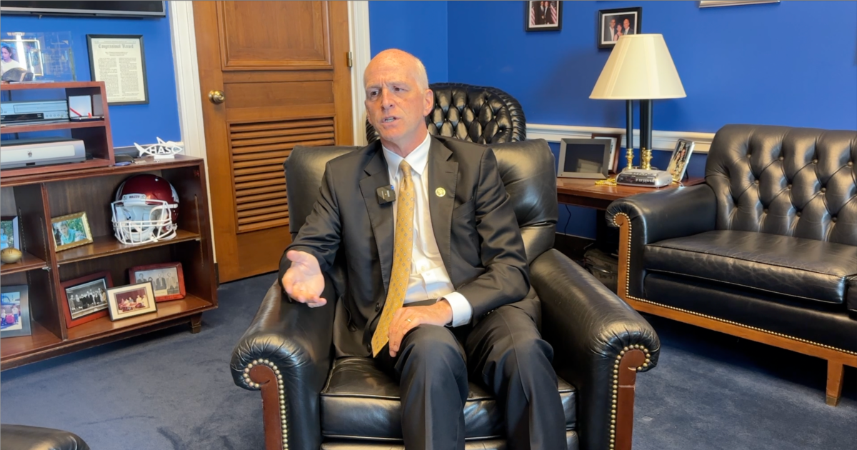 Mashinada porno yaladi