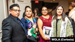 Colectivos de familiares de personas desaparecidas en Guanajuato, México, reciben Premio WOLA de Derechos Humanos 2024 por su papel esencial en la búsqueda de verdad, justicia, reparación y no repetición ante la crisis de desapariciones.