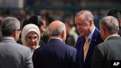 Турскиот претседател и лидер на Партијата на правдата и развојот Реџеп Таип Ердоган пристигнува на гласање на избирачко место во Истанбул, Турција, 31 март 2024 година.